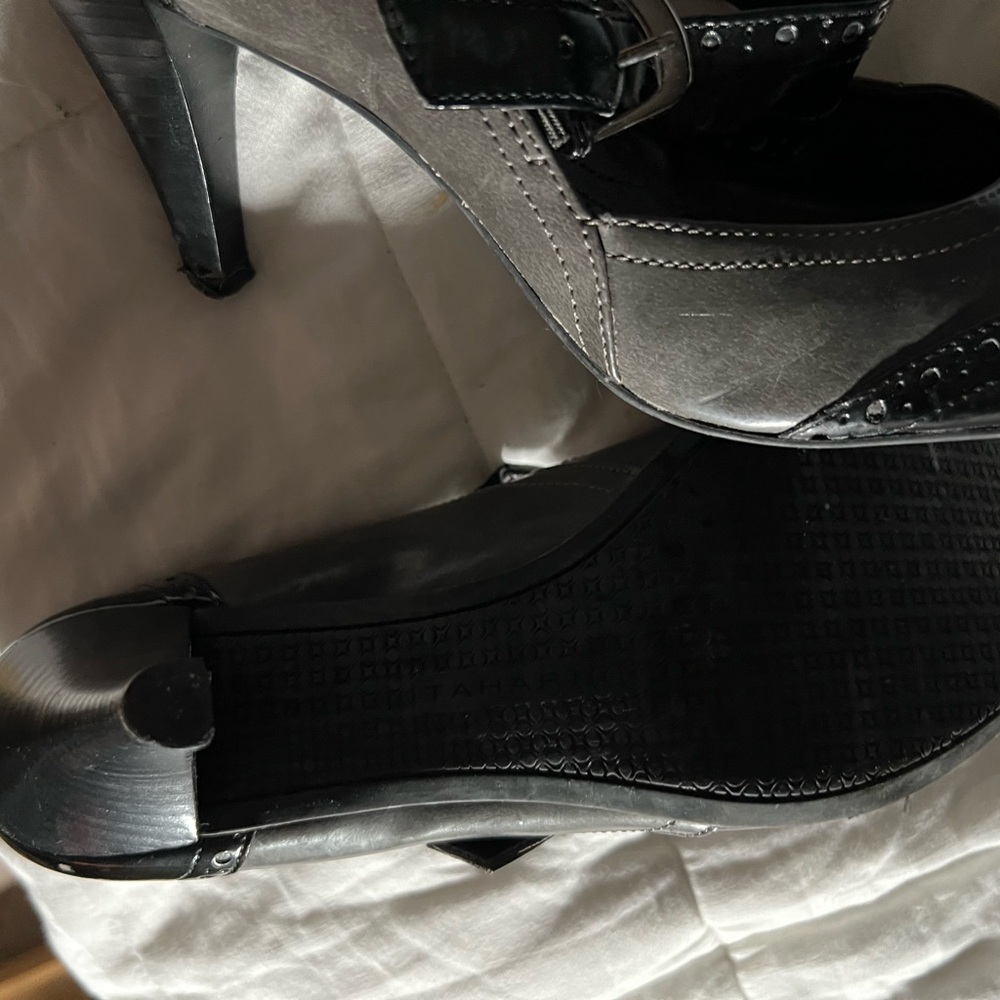 Tahari shoes, blk/grey - Picture 6 of 11